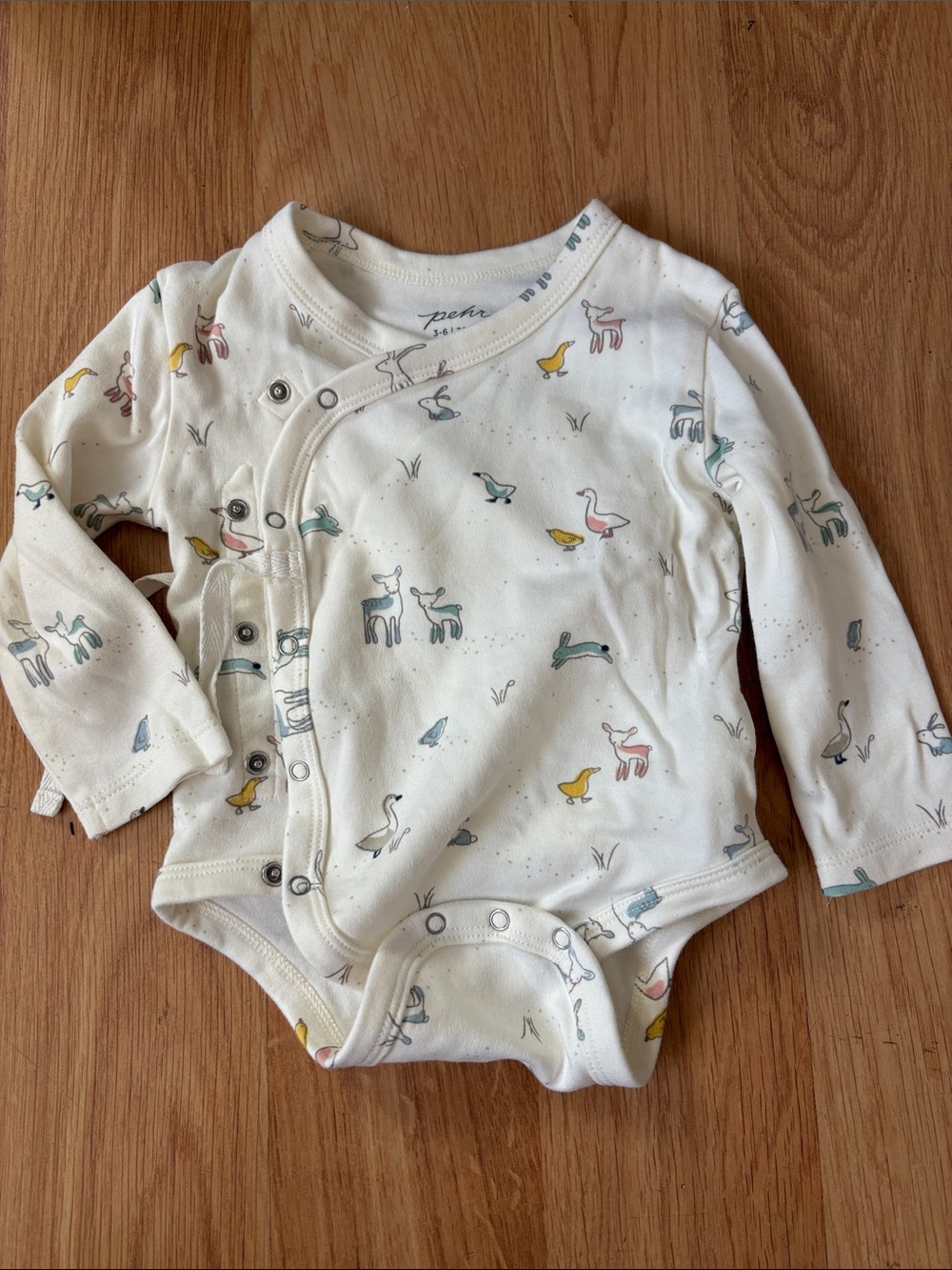 PEHR baby onesie button clip. Bunnies farm. 3-6